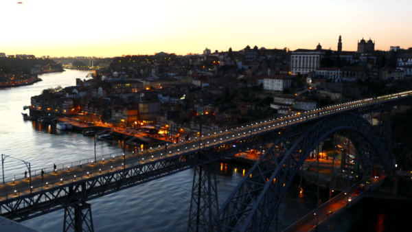 bridge-of-luis-i-at-night-over-douro-river-and-porto-cityscape-portugal_vyi8hkdvx__F0000